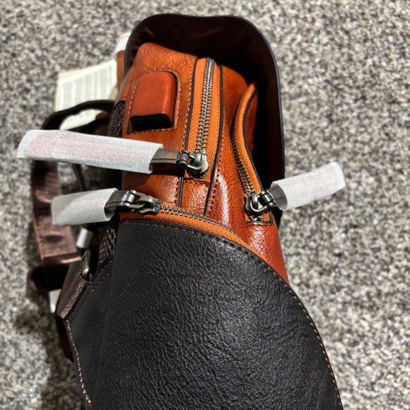 Elegant Brown Leather Backpack - Picture 2 of 6